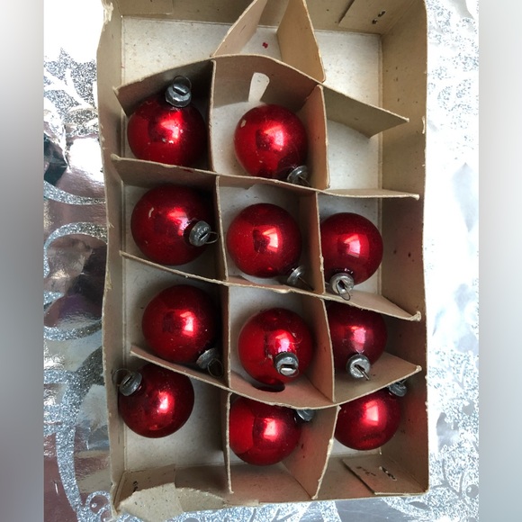 Vintage 1950’s Red Glass Mini Christmas Tree Ornaments - Picture 4 of 5